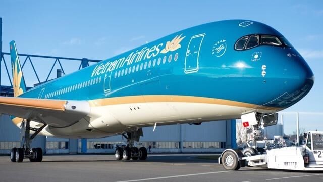Kinh doanh liên tiếp thua lỗ, thu nhập của lãnh đạo Vietnam Airlines vẫn tăng hơn 27%