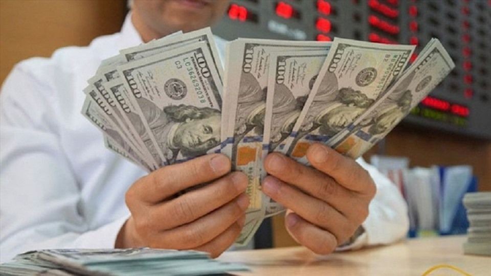 Giá USD tự do neo cao, tình trạng hưởng lợi trên 'sống lưng' ngân hàng lại xuất hiện?