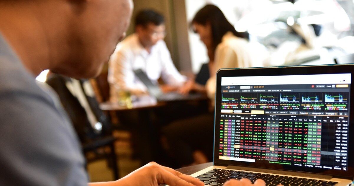 Dòng tiền nội - ngoại 'song kiếm hợp bích', VN-Index có thể vượt mốc 1.300 điểm