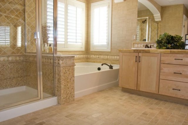 Vợ Tổng Giám đốc Gạch men Cosevco đăng ký bán sạch cổ phiếu DCR