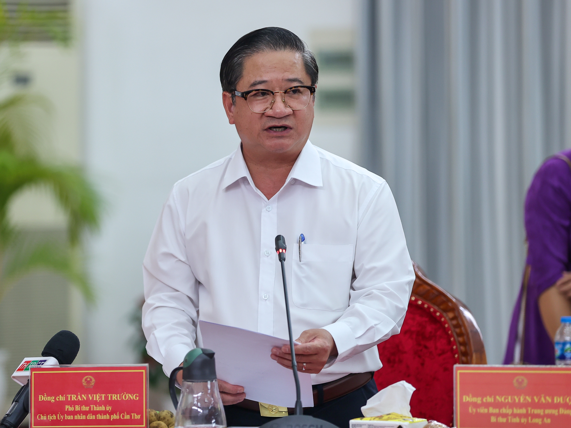 Thu tuong dong y vay 2,53 ty USD cho 16 du an ODA vung Dong bang song Cuu Long 3 Lãnh đạo các địa phương phát biểu tại hội nghị - Ảnh: VGP/Nhật Bắc