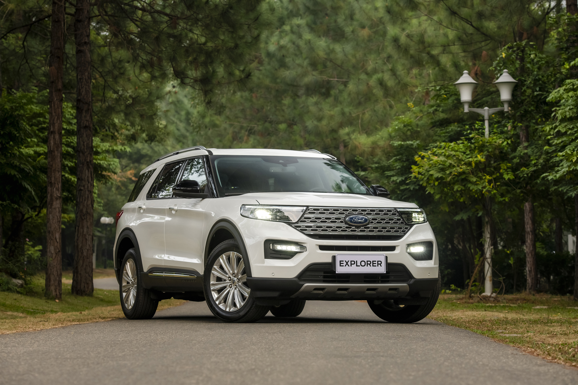 Ford Việt Nam triệu hồi gần 1.200 xe Everest và Explorer