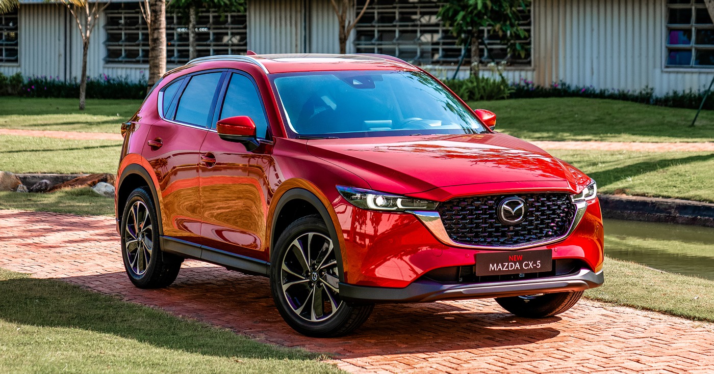 Doanh số bán ô tô tăng nhẹ trong mùa mua sắm cuối năm