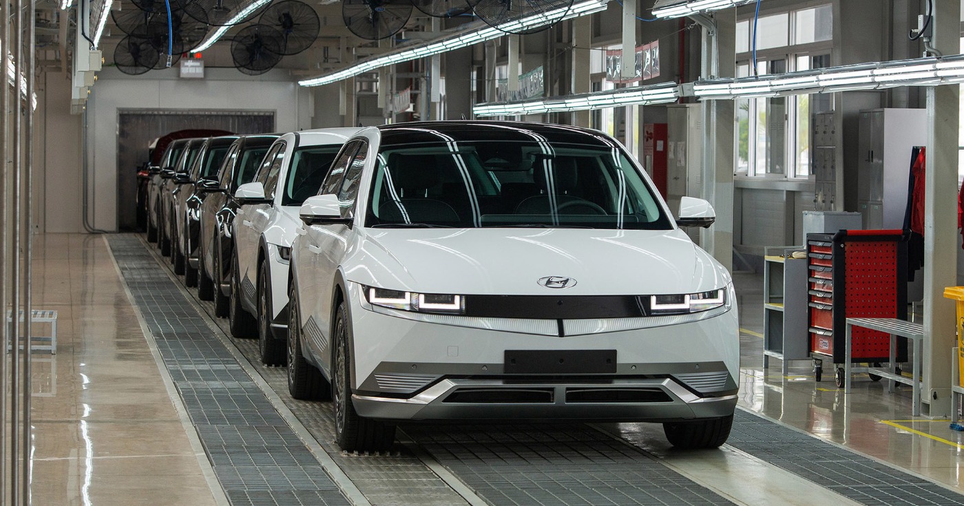 Xe lắp ráp trong nước 'hụt hơi' trước làn sóng xe nhập khẩu