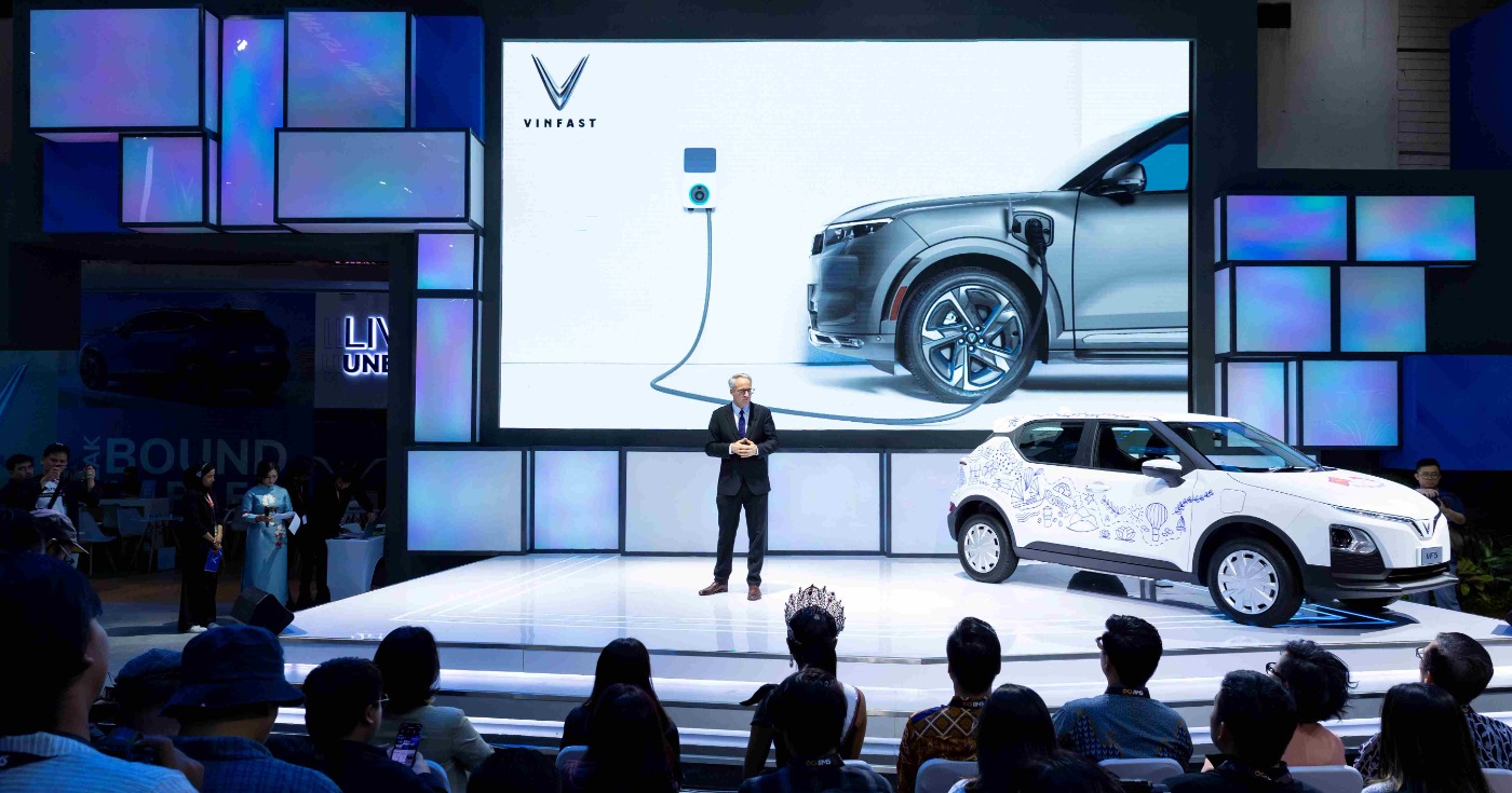 VinFast giới thiệu xe điện tay lái nghịch tại thị trường Indonesia
