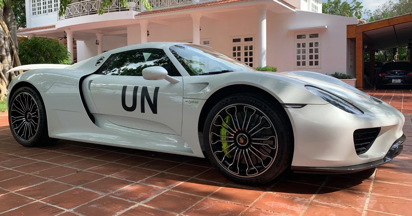 Chiêm ngưỡng dàn siêu xe đình đám của 'vua cà phê' Đặng Lê Nguyên Vũ