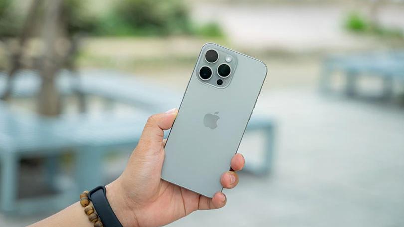 iPhone hạ nhiệt sau 6 tháng ra mắt