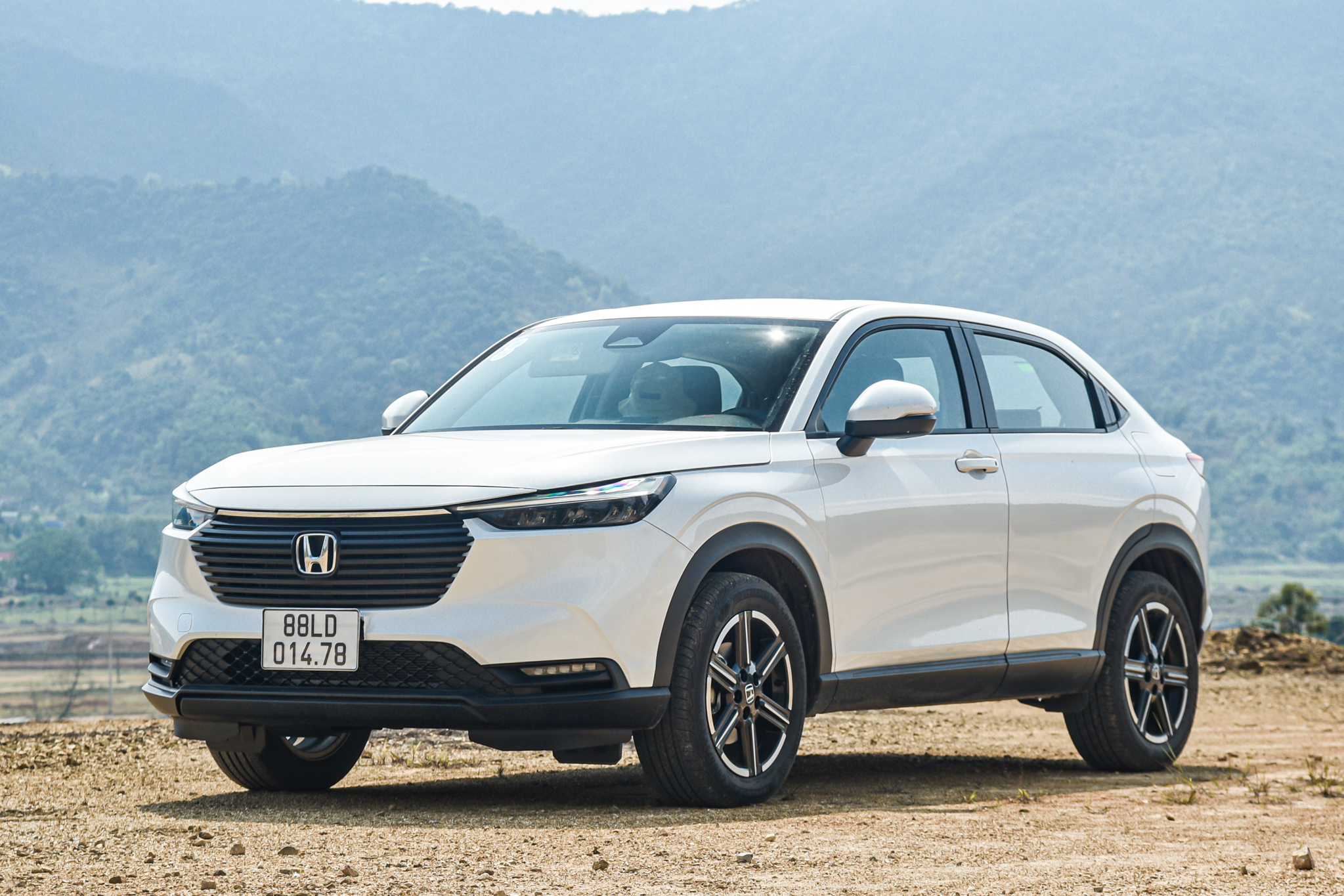 Honda Accord ưu đãi 220 triệu đồng, tạo sức ép lên Toyota Camry 2