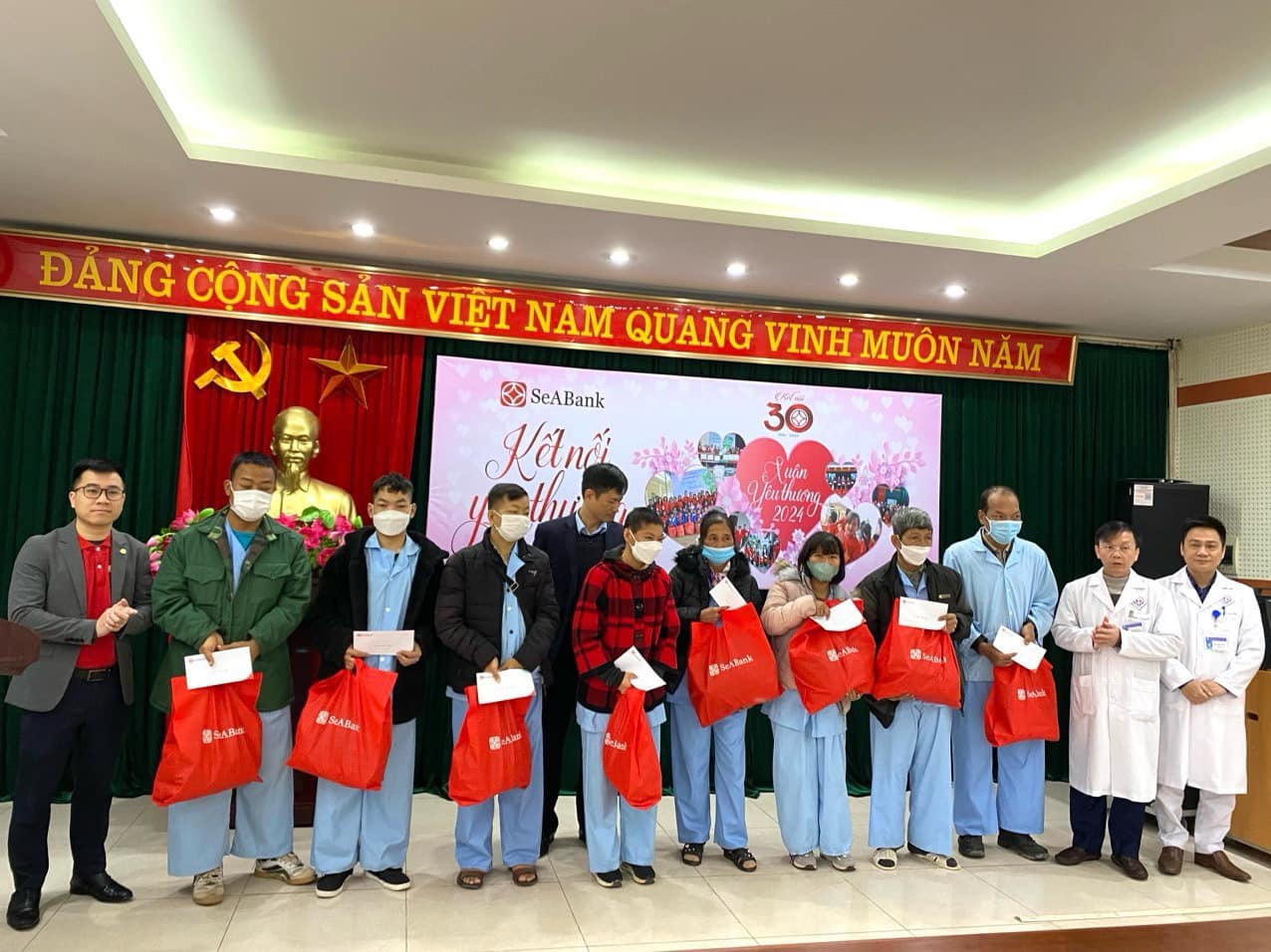 SeABank mang hơi ấm mùa xuân đến với những người có hoàn cảnh khó khăn 2