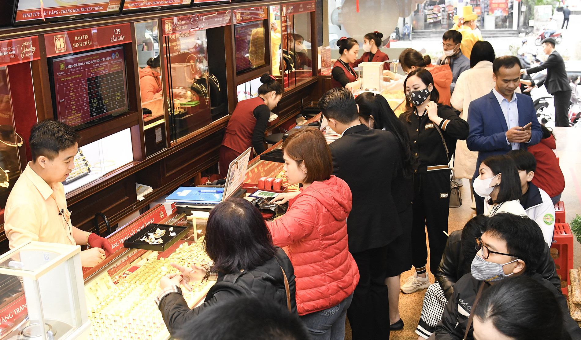 Đi tìm 'thuốc đặc trị' chữa cơn sốt vàng