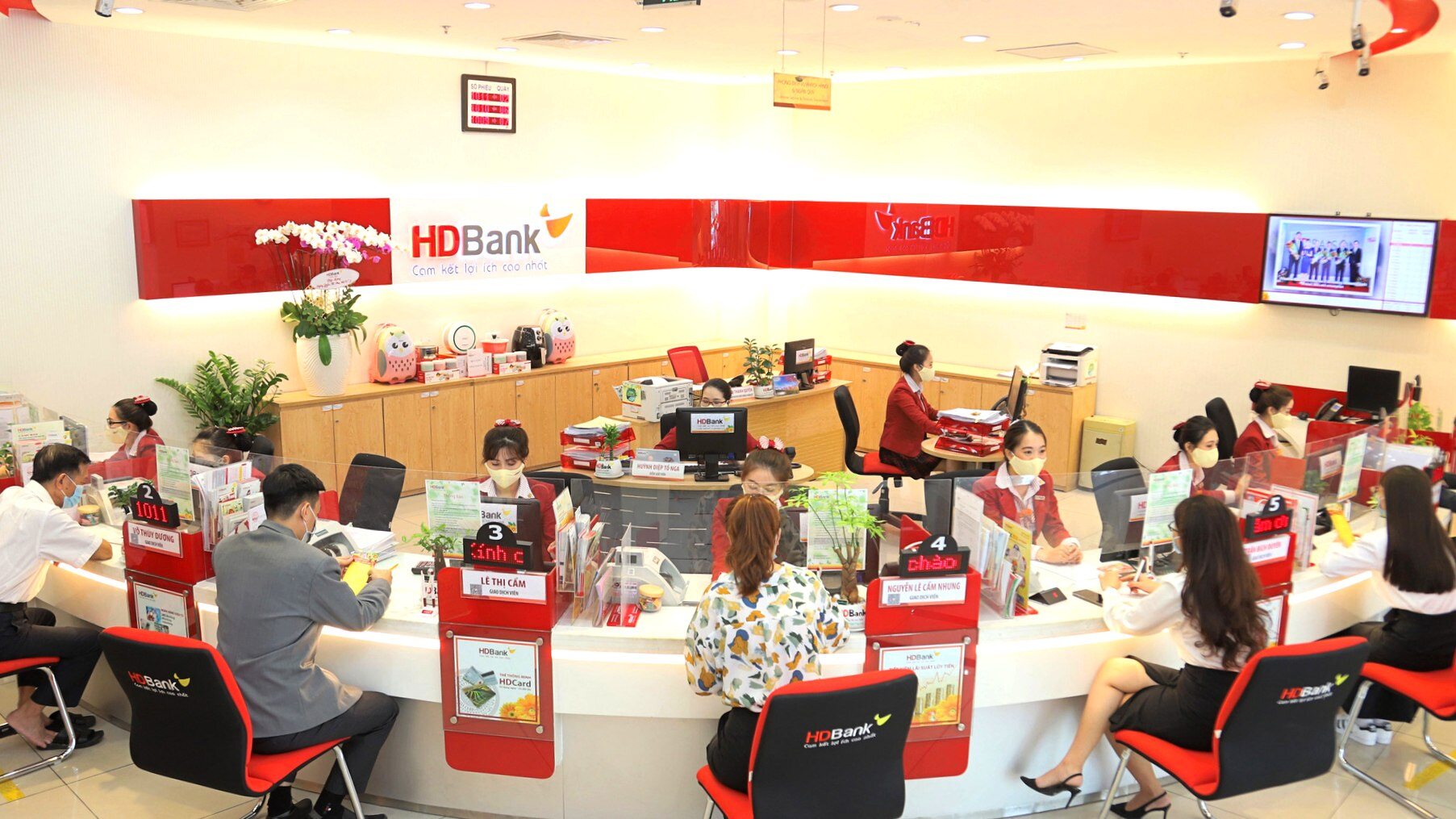 Được nới room tín dụng cao nhất ngành, Ngân hàng HDBank (HDB) ước lãi cả năm đạt 12.300 tỷ