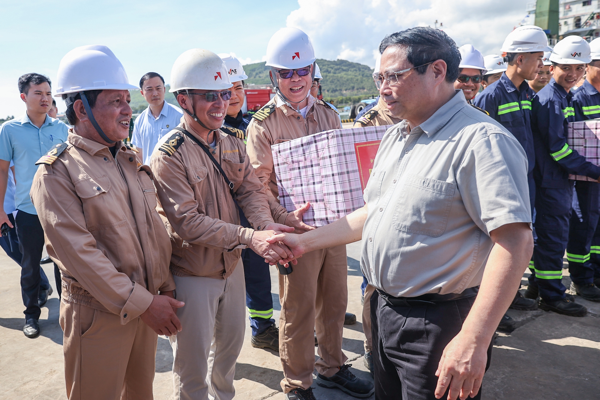 Thủ tướng kiểm tra thực tế nhà máy Lọc hóa dầu Nghi Sơn Thanh Hóa  7