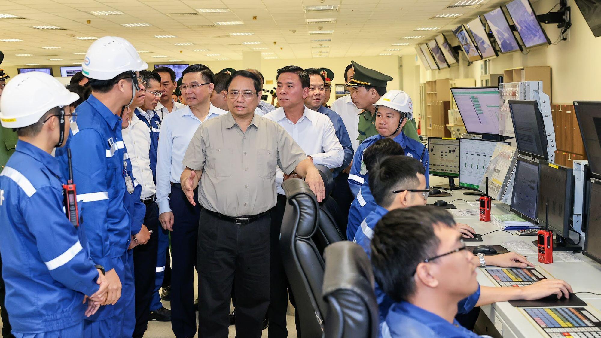 Thủ tướng kiểm tra thực tế nhà máy Lọc hóa dầu Nghi Sơn (Thanh Hóa)