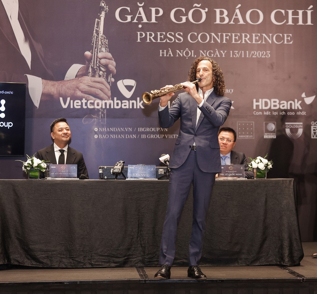 Kenny G quay MV tại các địa điểm nổi tiếng của Việt Nam 3