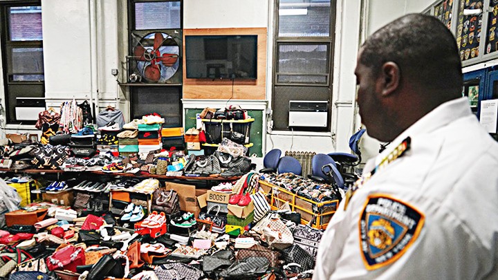 Mỹ mạnh tay xử lý buôn bán hàng giả