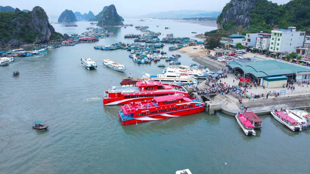 Huyện đảo hơn 2.000 km2 duy nhất Việt Nam có cả sân bay, cao tốc và cảng biển 4