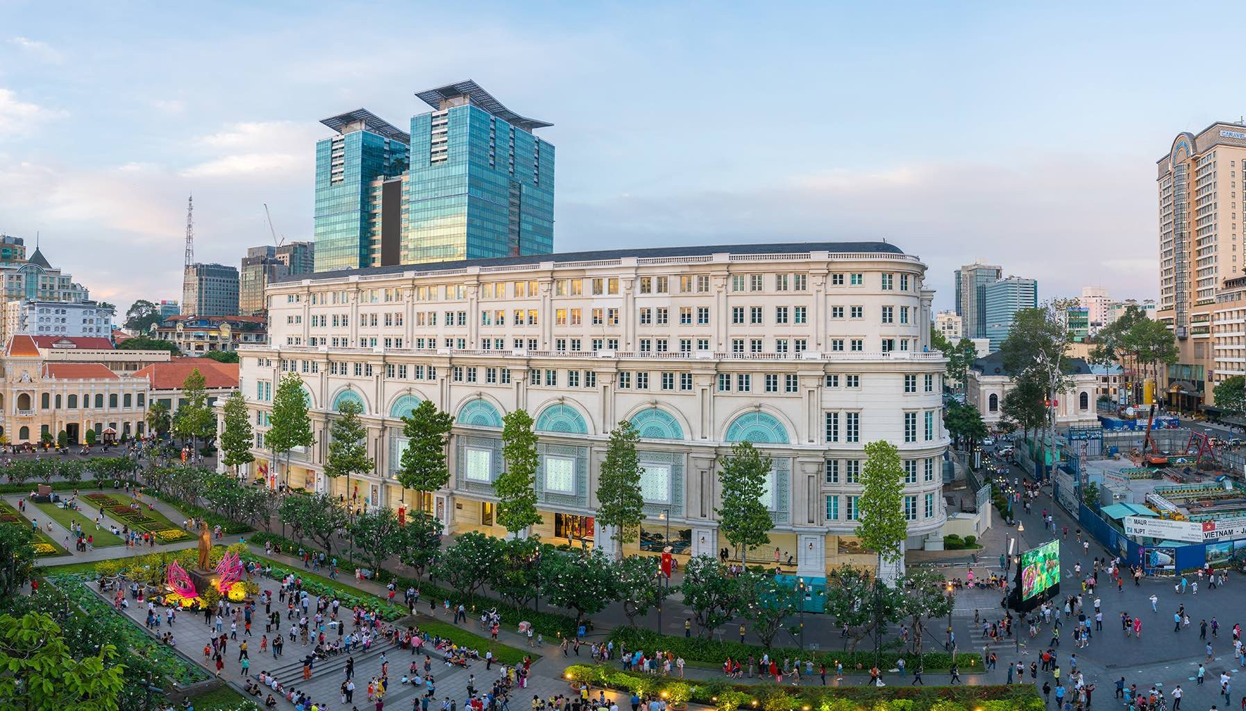 Loạt bất động sản đắc địa về tay Vạn Thịnh Phát tại con đường có giá thuê đắt đỏ hàng đầu thế giới 6