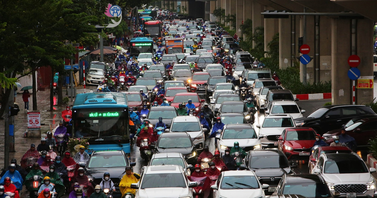 Hà Nội đề xuất thu phí ô tô vào nội đô từ năm 2027, có khả thi?