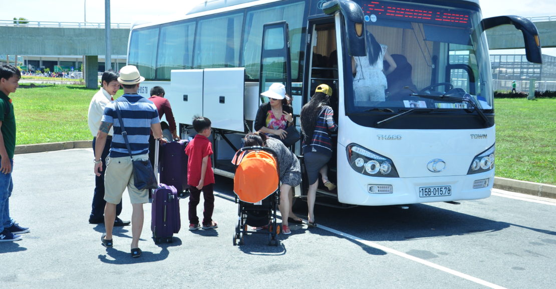 Khách quốc tế đến Việt Nam tăng 10,9%, vận tải hành khách và hàng hoá đã thấy 'cửa sáng'