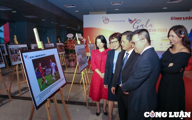 Trao giải ảnh 'Khoảnh khắc báo chí 2022': Tôn vinh bản lĩnh dấn thân, lan tỏa sức sáng tạo 7