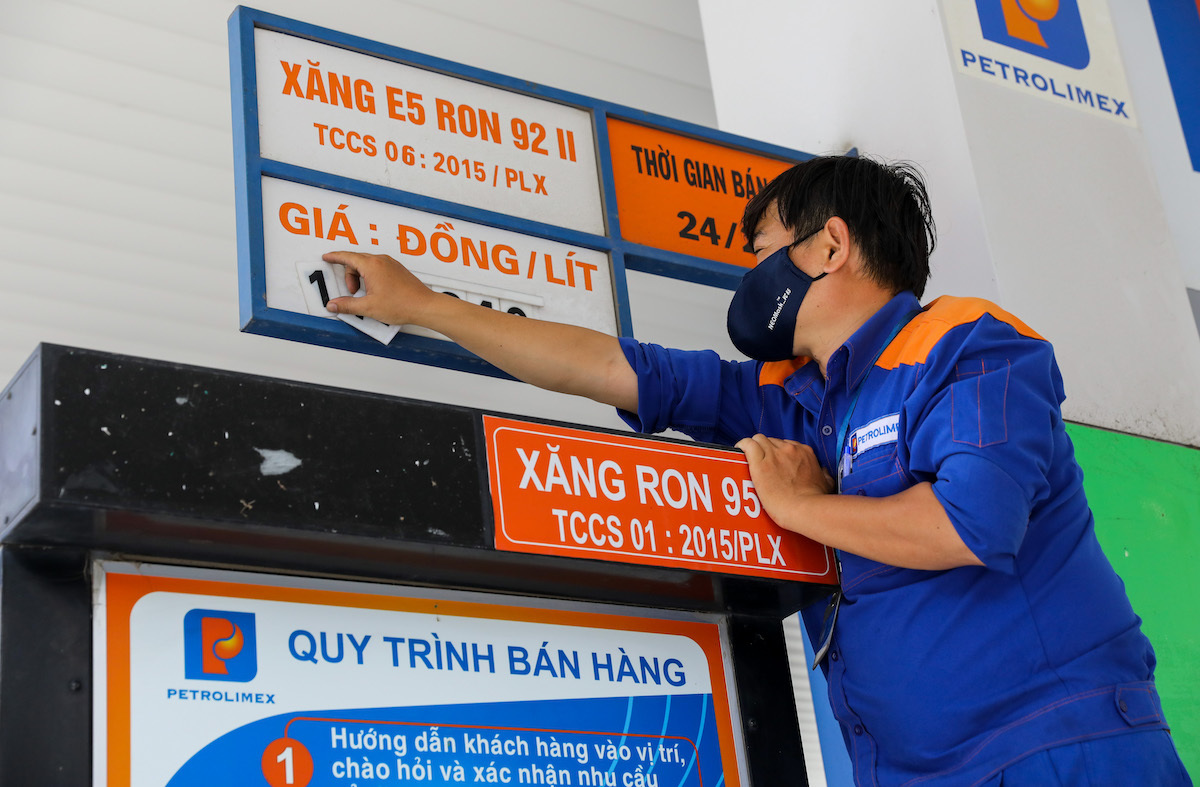 Giá xăng dầu hôm nay 07/12/2023: RON 95 giảm gần 700 đồng/lít