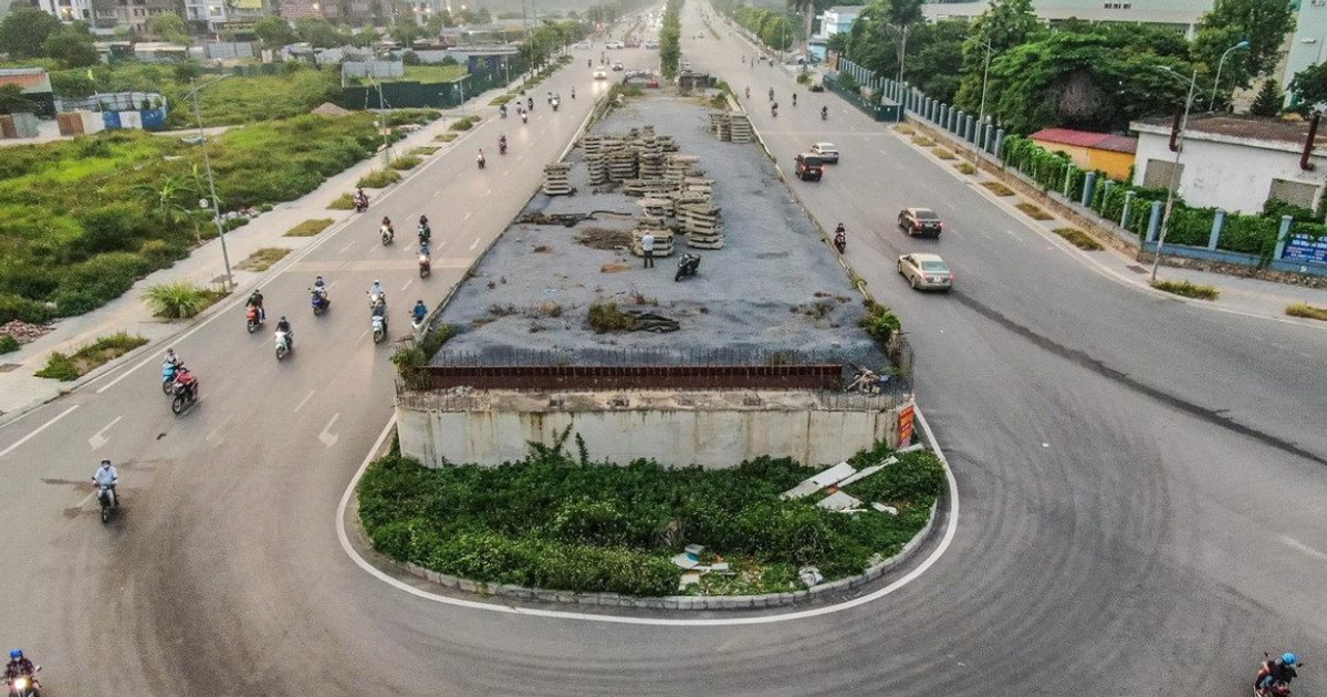 Lý giải nguyên nhân đại lộ nghìn tỷ thông xe 4 năm nhưng cầu vượt vẫn bị 'bỏ xó', cốt thép rỉ sét lởm chởm như chông