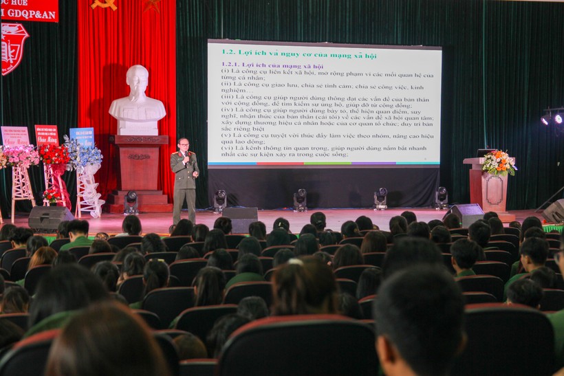 SV Huế hào hứng tập huấn kỹ năng dùng mạng xã hội, phòng chống ma túy học đường 14