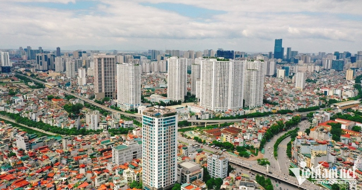 Sẵn 2 tỷ, chốt mua nhà vùng ven hay 'ôm tiền' chờ chung cư giảm giá?