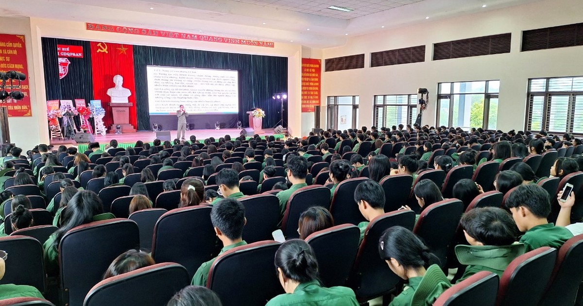 SV Huế hào hứng tập huấn kỹ năng dùng mạng xã hội, phòng chống ma túy học đường