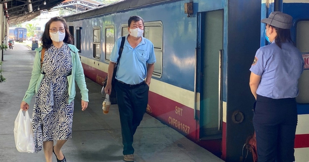 Tăng giá 3-10%, vé tàu Tết những ngày cao điểm đã bán hết