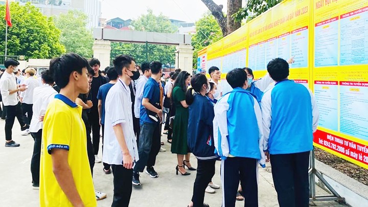 Lao động cuối năm hút việc
