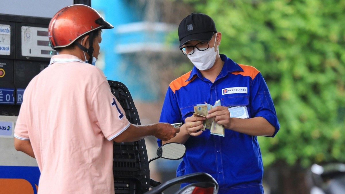 Giá xăng dầu hôm nay 28/12/2023: Tăng giảm 'nhỏ giọt'