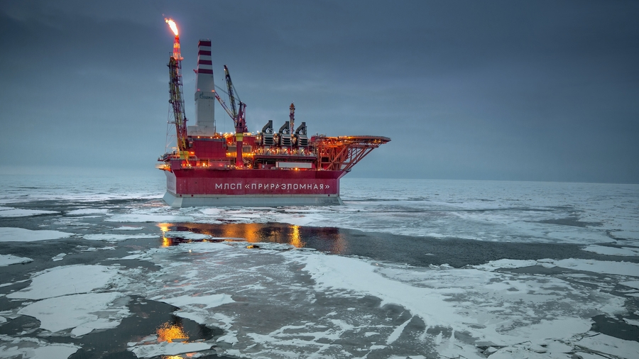 Giá xăng dầu hôm nay 02/01: Tăng nhẹ, sản lượng dầu của Nga duy trì ở mức cao