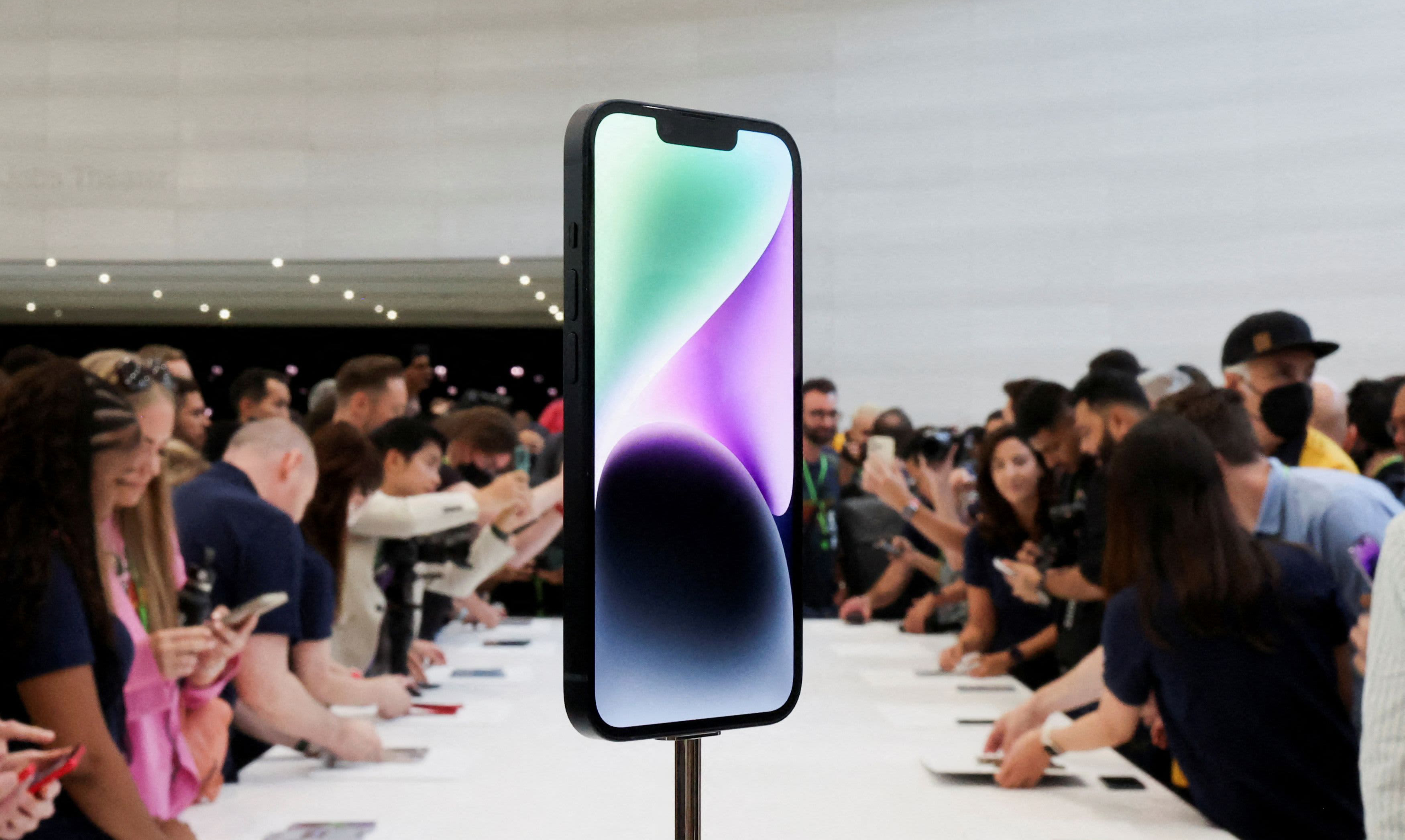 Apple thống trị phân khúc smartphone cao cấp toàn cầu