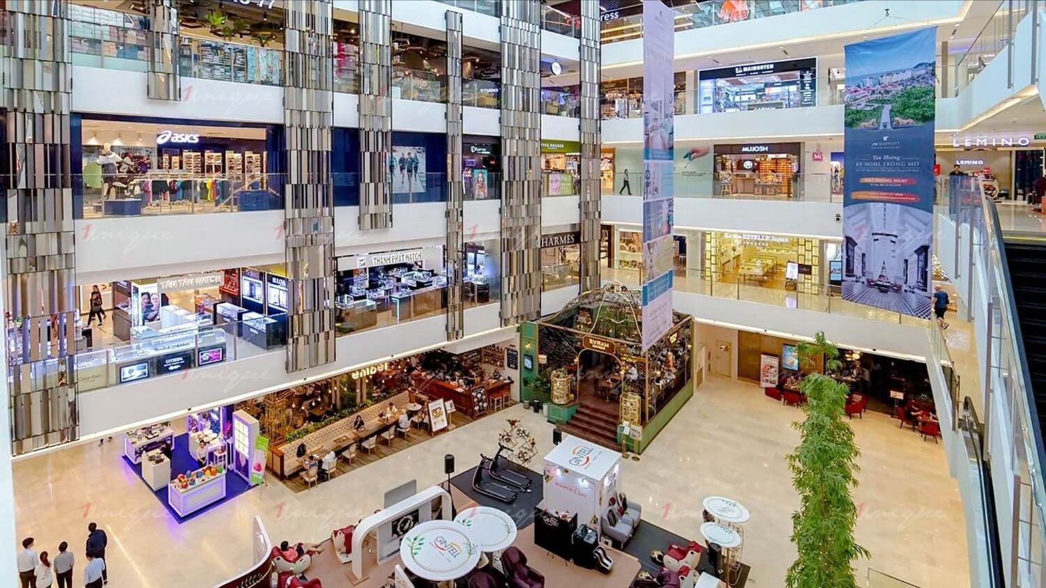 Nhà đầu tư nước ngoài đua nhau lập 'chợ' ở Hà Nội