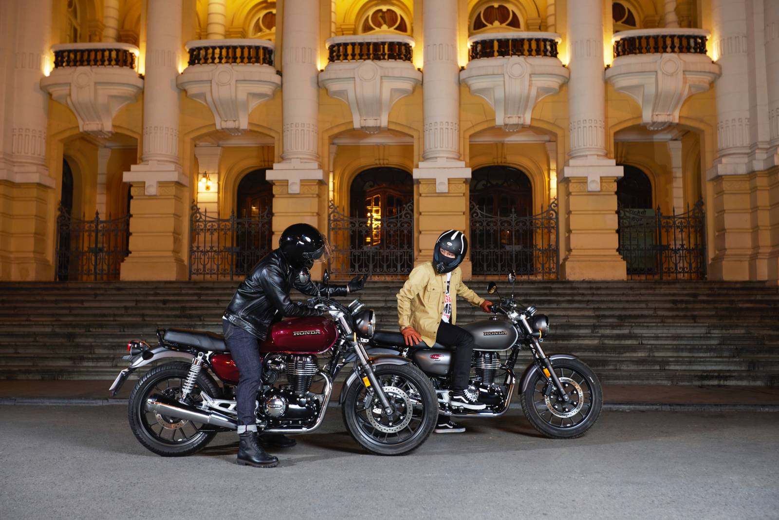 Honda Việt Nam giới thiệu mẫu mô tô CB350 H'ness, giá 130 triệu đồng