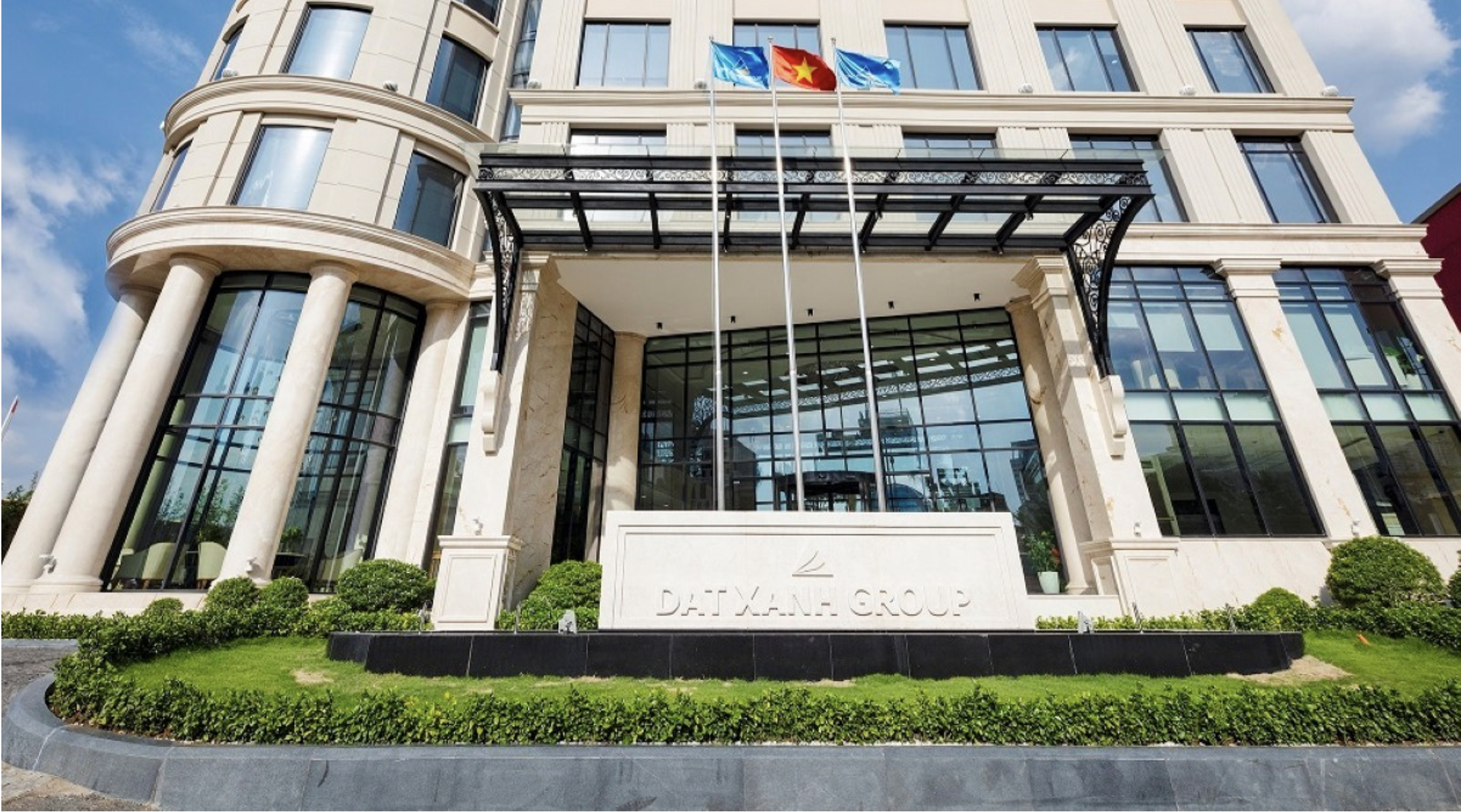 Thị trường bất động sản năm 2023 khó khăn, lãi ròng Tập đoàn Đất Xanh giảm 71%