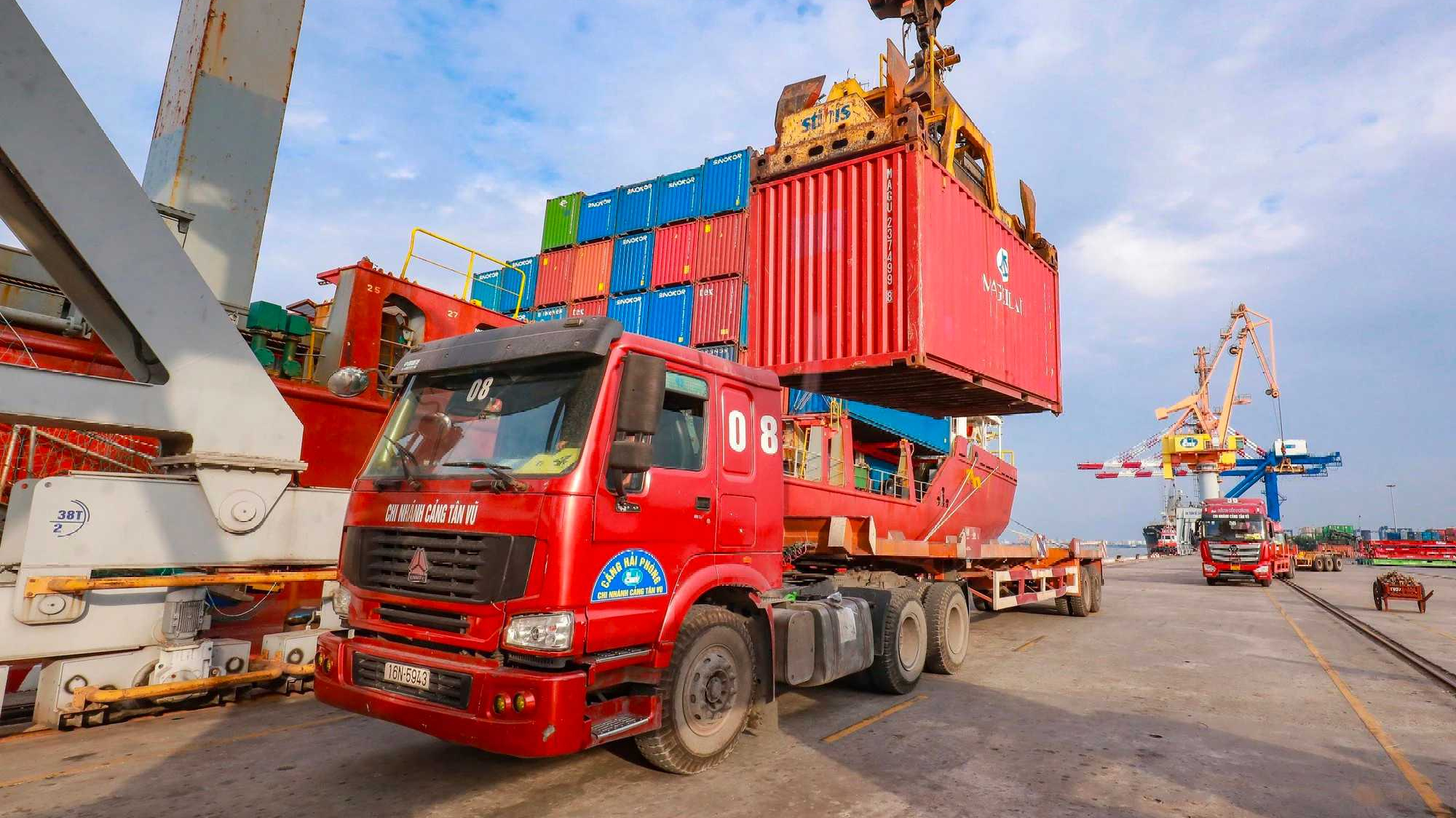 Xuất khẩu tăng mạnh ngay từ đầu năm 2024