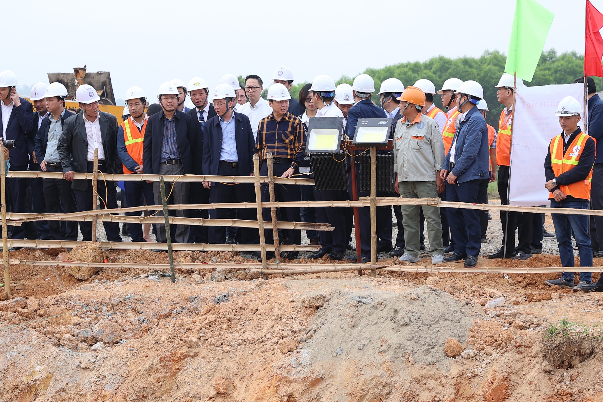 Sớm xử lý các vướng mắc về đất rừng để đẩy nhanh tiến độ dự án đường dây 500kV mạch 3