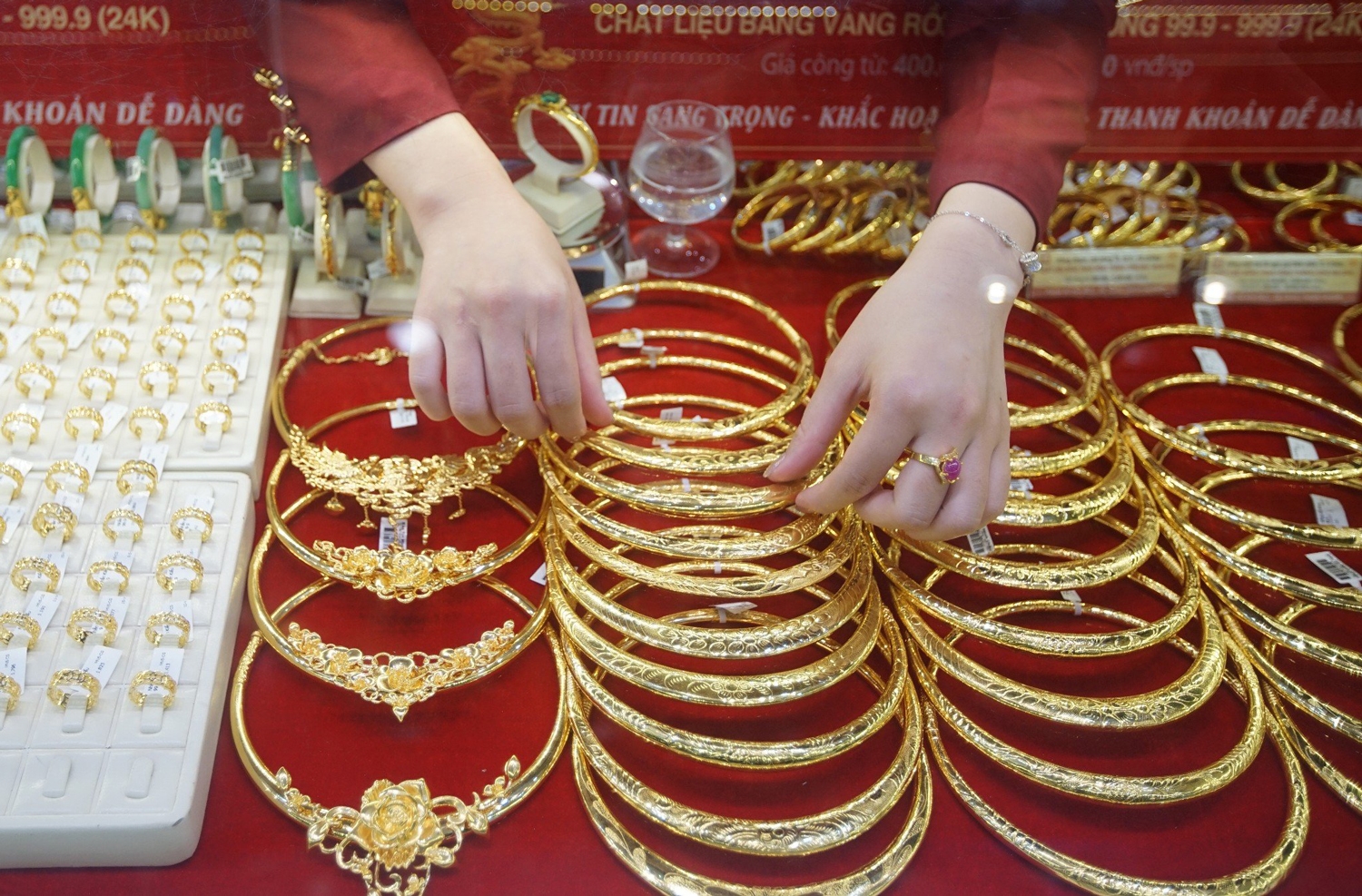 Nhộn nhịp mua vàng ngày vía Thần Tài 5