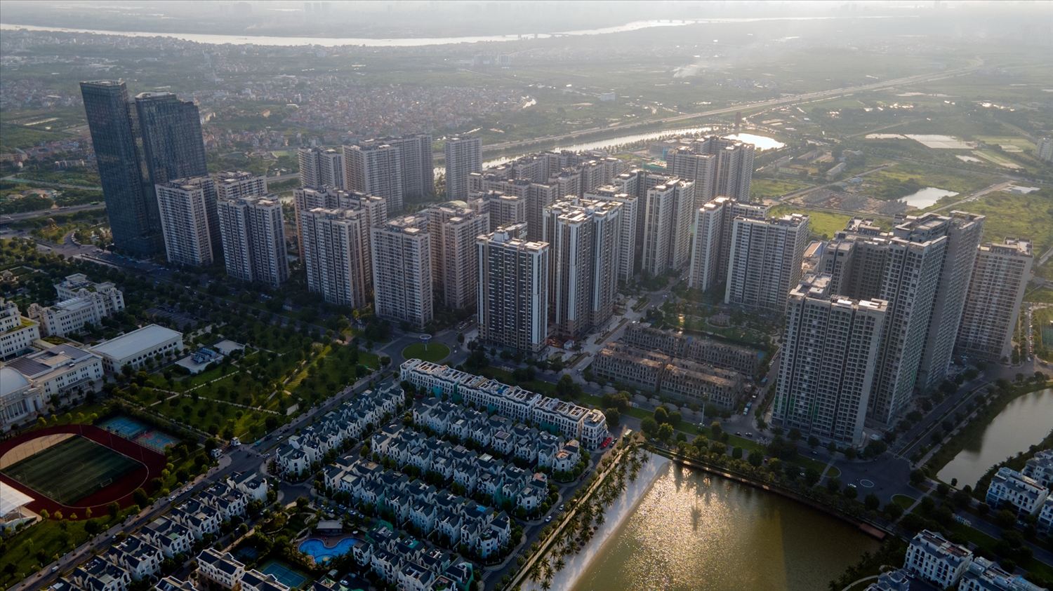Lực đẩy giúp 'cỗ xe' bất động sản thoát khỏi vũng lầy