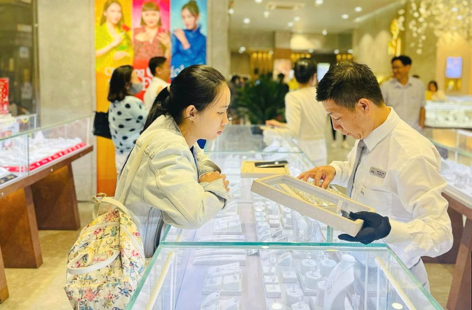 Bỏ độc quyền vàng miếng SJC có thực sự giảm chênh lệch giá vàng trong nước và thế giới?