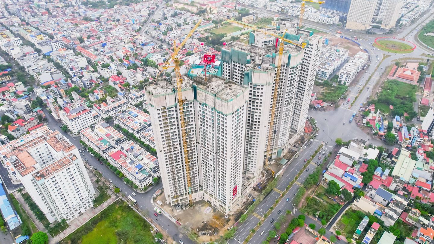 Tài chính Hoàng Huy TCH liệu có gặp rủi ro khi vay nợ lớn để thâu tóm quỹ đất?