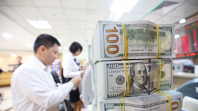 Giải mã hiện tượng tỷ giá USD trong nước ngược chiều thế giới