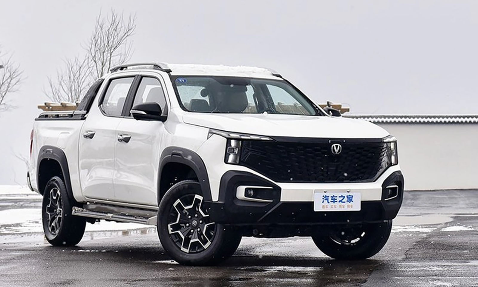 Xe bán tải điện 'lai' xăng ra mắt đầu tiên tại thị trường Trung Quốc