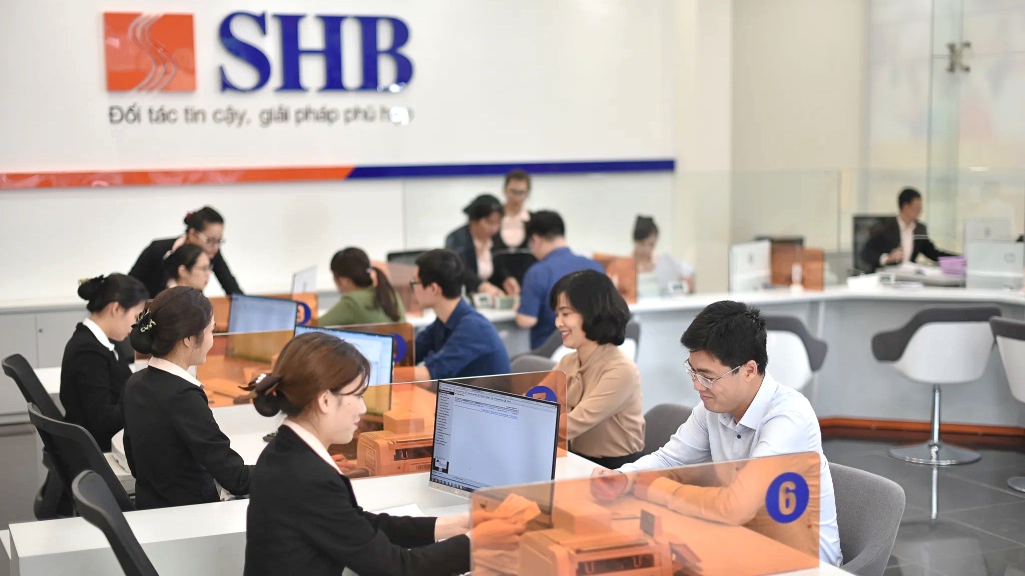 'Nóng' chuyện bán vốn cho nước ngoài trước mùa Đại hội cổ đông ngân hàng