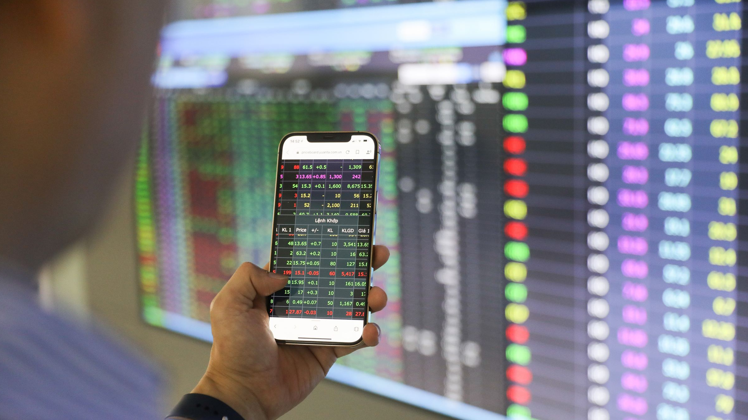 Gỡ 'nút thắt' để nâng hạng thị trường chứng khoán, đề xuất sửa đổi 4 thông tư