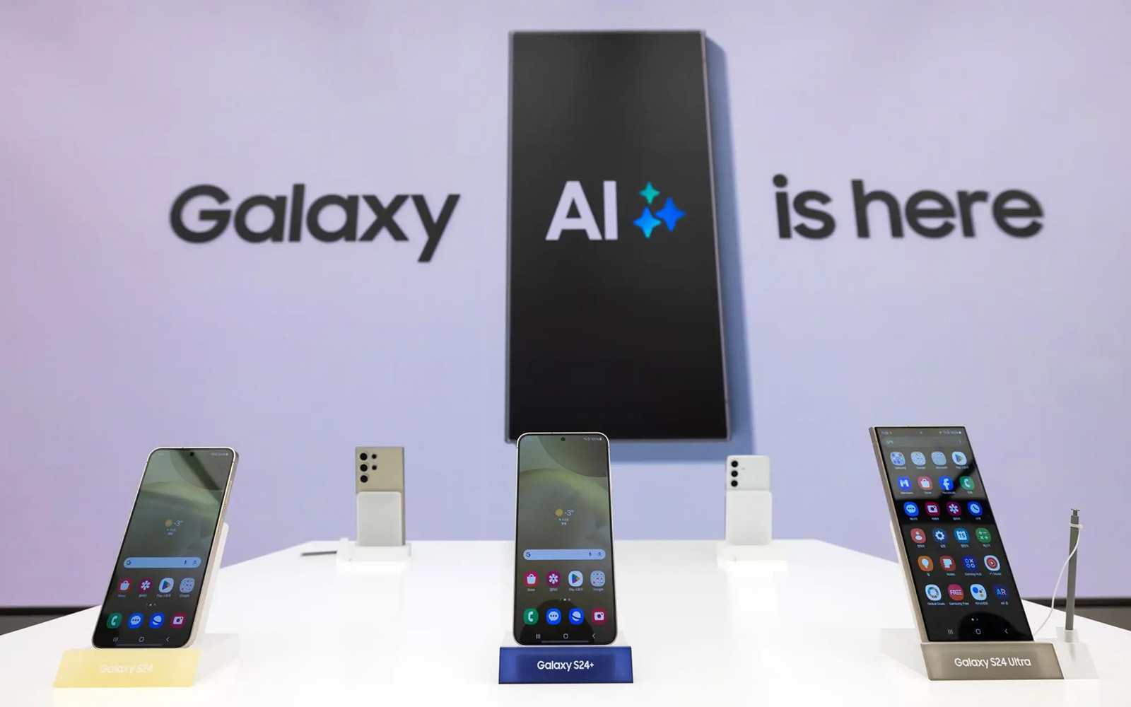 Galaxy S đời cũ 'hồi sinh' với bản cập nhật bí ẩn?