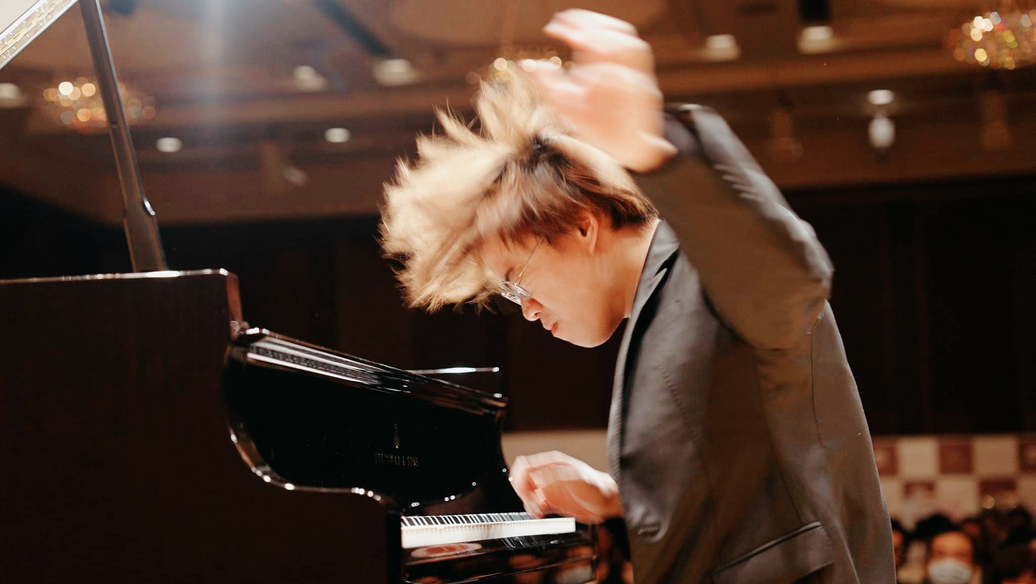 Tài năng piano Nguyễn Việt Trung biểu diễn cùng Dàn nhạc Giao hưởng Mặt trời 2