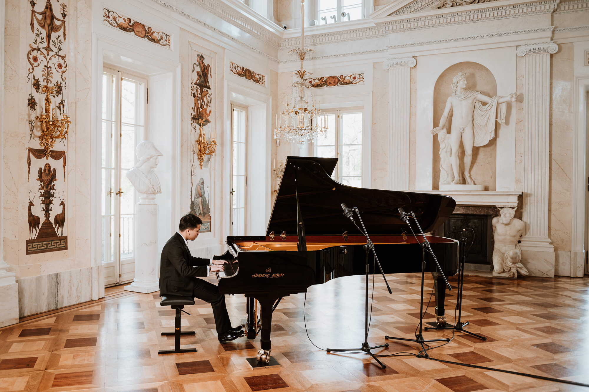 Tài năng piano Nguyễn Việt Trung biểu diễn cùng Dàn nhạc Giao hưởng Mặt trời 4
